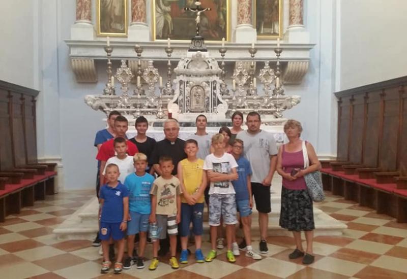 Djeca su posjetila Crkvu u Dubrovniku - Djeca iz župa Drvar i Grahovo ljetovala u Slanom